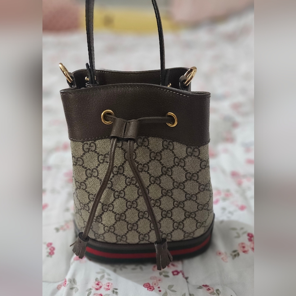 Tote bucket bag